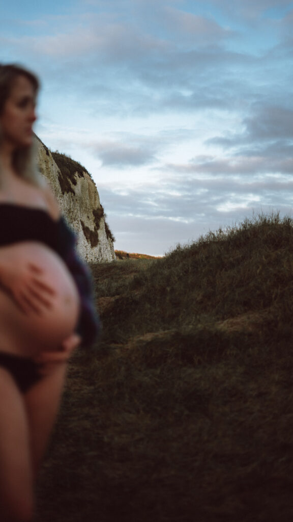 Bump shoot with pregnant mother on the beach for professional pregnancy shoot in Margate at Botany Bay in the dunes captured by Naomi Gale