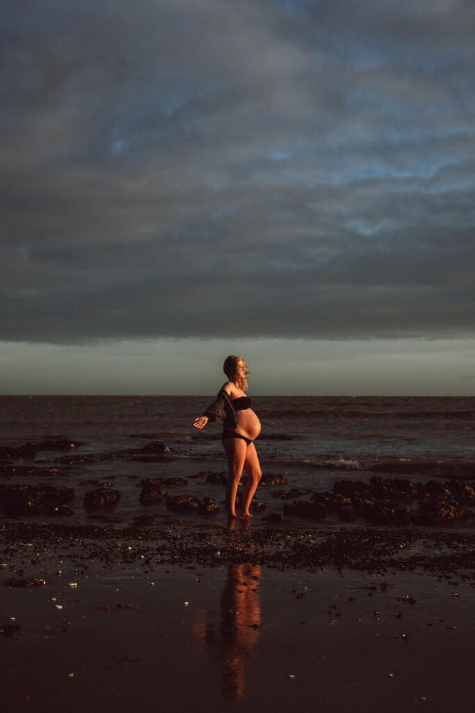 Bump shoot with pregnant mother on the beach for professional pregnancy shoot in Margate at Botany Bay with the sunrise captured by Naomi Gale