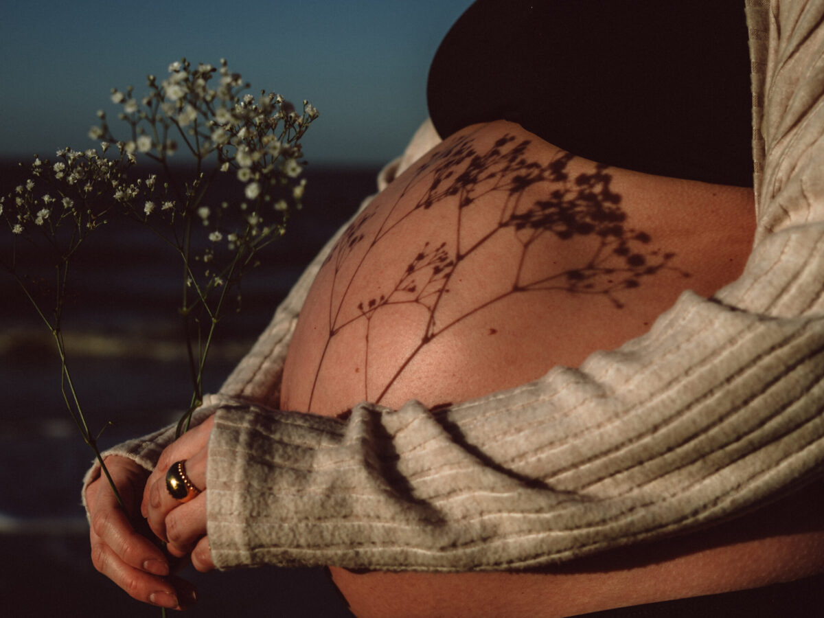 Pregnancy shoot in Kent on the beach