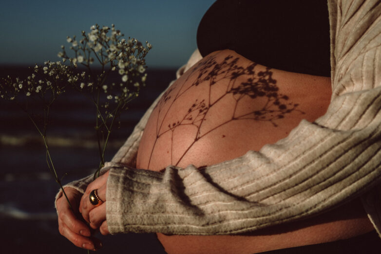 Pregnancy shoot in Kent on the beach